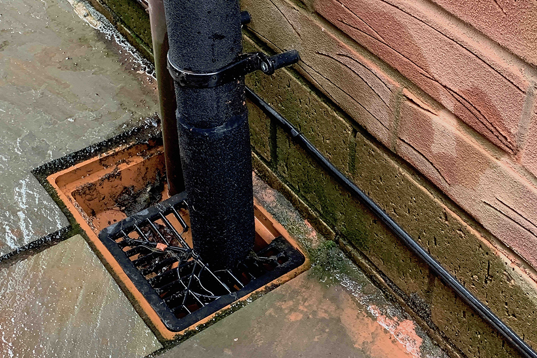 professional-way-to-prevent-condensate-pipes-freezing-heating